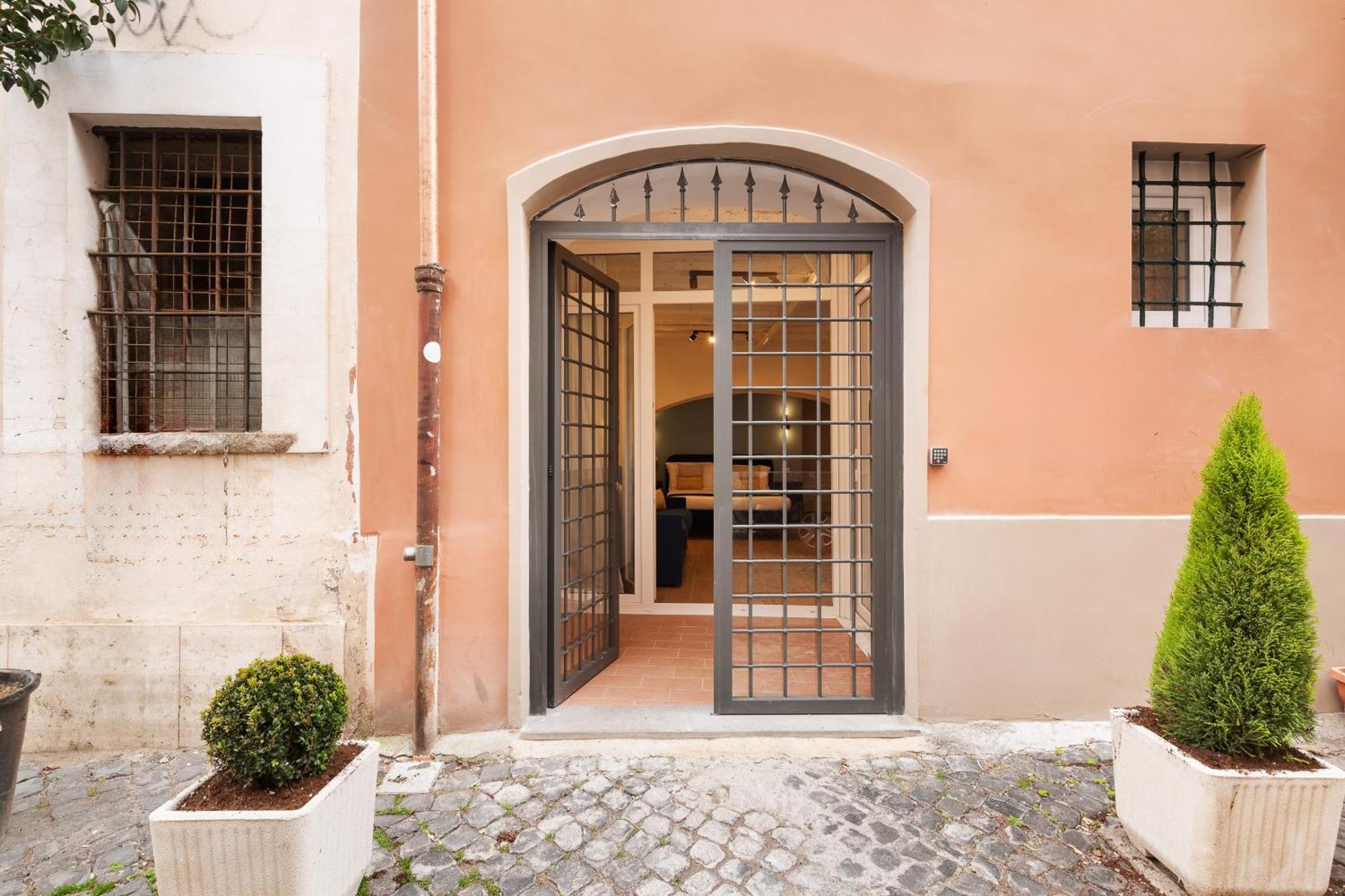 Leopardo Boutique In Trastevere Gasthuis Rome